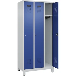 C+P Spind Evolo PLUS, 3 Abteile, lichtgrau / enzianblau, B 900 mm, mit breiten Füßen, Zylinderschloss