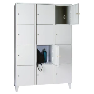 Wolf 4er-Schließfachschrank München, 3 Abteile, lichtgrau, B 1200 mm, mit Füßen