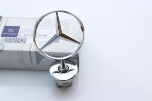 Mercedes-Benz Täyskromattu Konepellin Tähti -merkki A2218800086