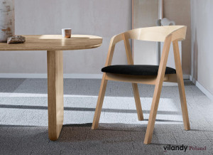 Krzesło do jadalnie z litego drewna Villa14 79x56x48 cm bukowe zaokrąglone w kolorze buk naturalny z czarnym welwetowym siedziskiem