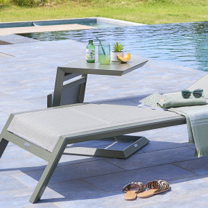 Table d'appoint de jardin carrée ALLURE Vert laurier 55 x 45 cm - Aluminium traité époxy Hespéride