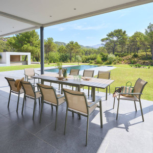 Table de jardin extensible coulissante ÉVASION Effet bois Lin   Vert laurier 10 places - Aluminium traité époxy, Lattes Hespéride