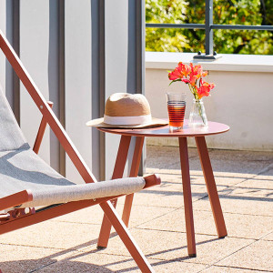 Table d'appoint de jardin ronde SAONA Acajou D.50 cm - Acier traité époxy, Traitement anti-rouille renforcé Hespéride