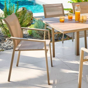 Fauteuil de jardin empilable ESSENTIA Noisette / Café Aluminium traité époxy, Texaline Hespéride