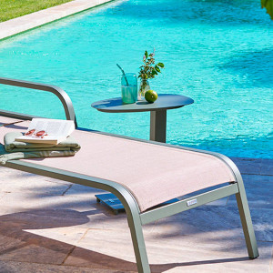 Table d'appoint de jardin ovale VENUZIA Vert laurier 50 x 30 cm - Aluminium traité époxy Hespéride