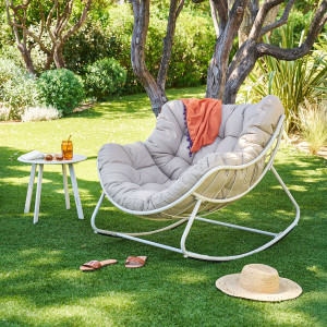 Ensemble fauteuil bascule PAOPAO + table d’appoint SAONA Argile Acier traité époxy, Traitement anti-rouille renforcé, Polyester Hespéride
