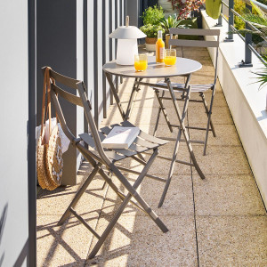 Ensemble table de jardin pliante ronde + 2 chaises GREENSBORO Café places - Acier traité époxy, Traitement anti-rouille renforcé Hespéride
