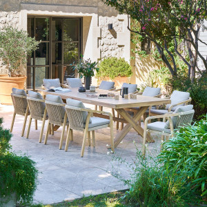 Ensemble table de jardin XENIA + 10 fauteuils PAPOUASIE Eucalyptus places - certifié FSC® Hespéride