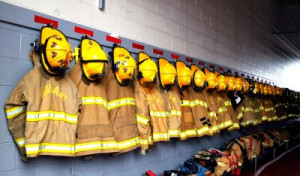 Fototapete Andere Haus, Feuer, Helm, Notfall, Ersthelfer