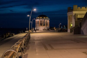 Fototapeta promenada, pawilon, plaża, morze Północne, noc