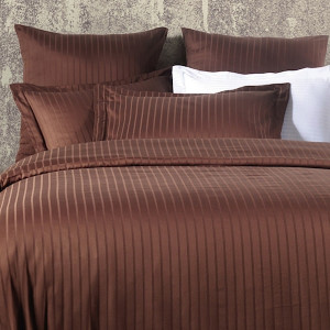 Komplet pościeli Royal Stripes 200x220 cm z czterema poszewkami na poduszkę 2 x 50x70 cm i 2 x 70x70 cm z prześcieradłem brązowy HOMEBOOK
