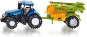 Traktor ze spryskiwaczem upraw