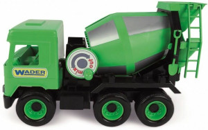 Middle truck. Betoniarka zielona