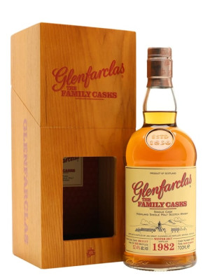 Glenfarclas 1982 / Family Casks / Cask #4565 / Winter 2017 Release Speyside Whisky