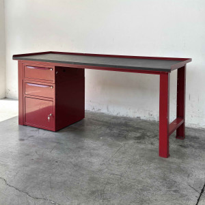 Banco da lavoro da 2 metri rosso con con due cassetti e anta d'occasione usato - SOGI - Piano in gomma acciaio