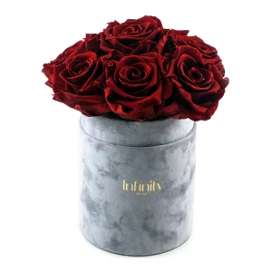 Bukiet czerwone wieczne róże szary średni flower box Infinity Rose - Royal Red