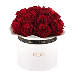 Bukiet czerwone wieczne róże biały flower box Infinity Rose - Vibrant Red