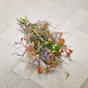 Interflora Bårebuket, vild (Floristens kreative valg)