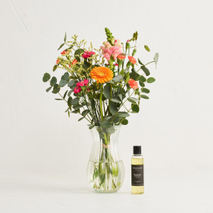 Interflora Floristens kreative buket, flerfarvet med massageolie