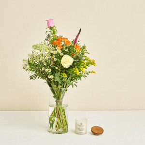 Interflora Floristens kreative buket med duftlys