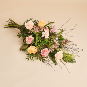 Interflora Bårebuket i blide toner