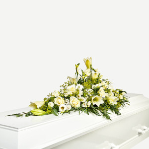 Interflora Kistepynt i klassisk stil - creme