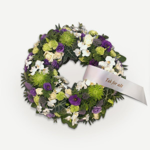 Interflora Rundpyntet krans med orkideer og bånd
