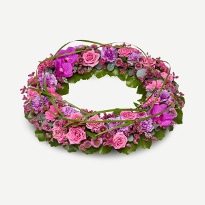 Interflora Rundpyntet krans i klassisk stil - pink