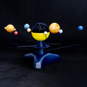 Model układu słonecznego z planetarium