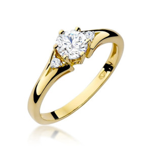 Złoty pierścionek W0076 Biały Szafir 0,60ct żółte złoto pr. 585