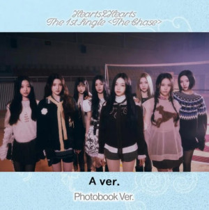 Hearts2Hearts - 1st single album [The Chase] (Photobook Ver.)