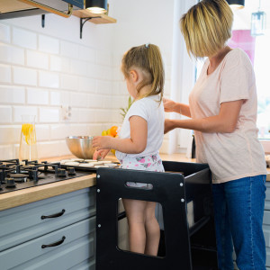 Dodatki damskie > test damska > Dodatki damskie > KiddyMoon Lernturm für Kinder ab 1 Jahr, Anti-Kipp-Schutz, 3-fach höhenverstellbar, Schutzbügel, Montessori Küchenhelfer, Schwarz, 91,5x39,3x