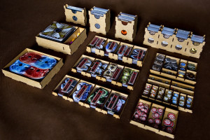 Insert pasujący do gry Gloomhaven Szczęki Lwa z HDF-u + napisy EN
