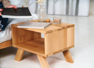 Stolik nocny WoodMan z litego drewna bukowego orzech olejowany WUA-01060