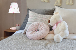 Lampa na biurko dla dzieci Ombrello 60W E27 50cm biały / szaro-różowe gwiazdki