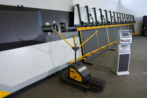 Automat zbrojarski FOX CNC 6-16 ze stołem 12 mb