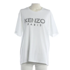 Kenzo T-Shirts (weiß, Gr. L) Baumwolle - gebraucht, mit Großer Kenzo Paris Logo-Print auf der Brust & Gestreifte Optik innerhalb des Kenzo-Schriftzugs