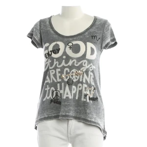 Grace T-Shirts (grau, Gr. XS) Baumwolle - gebraucht, T-Shirt mit großer Front-Print mit Text und Symbolen & Melierter Stoff