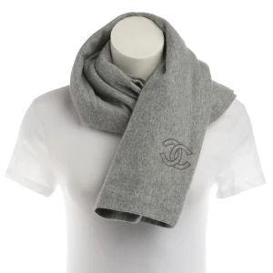 Chanel Schals (grau) Kaschmir - gebraucht, mit CC-Logo Stickerei & weiche Kaschmir-Textur