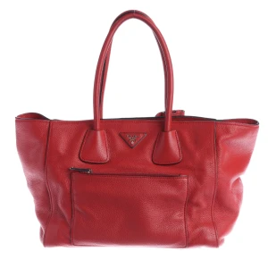 Prada Handtaschen (rot) Leder - gebraucht, Shopper mit Druckknopf zum Schließen & Silberfarbene Hardware