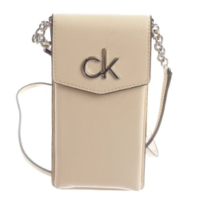 Calvin Klein iPhone-Zubehör (beige) Leder - gebraucht, Handytasche mit silberfarbene Metallkette & auffälliges CK-Logo auf der Vorderseite