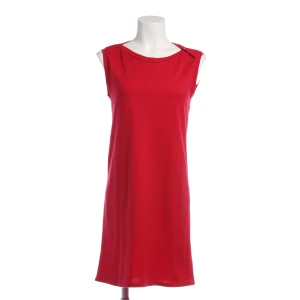 Lacoste Kleider (rot, Gr. 38) Baumwolle - gebraucht, Kleid mit Knopfdetail an der Schulter & Pikee-Struktur