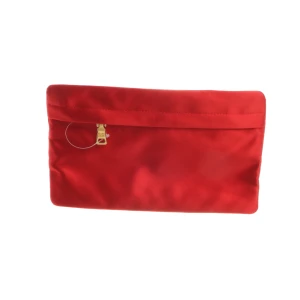Prada Kosmetik (rot) Polyester - gebraucht, Kosmetiktasche mit Reißverschluss & Goldfarbene Hardware
