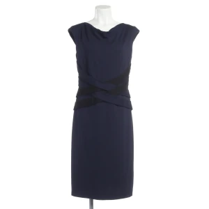 Escada Kleider (navy, Gr. 36) Viskose - gebraucht, Etui-Kleid mit Drapierter Wasserfallausschnitt & Gekreuzte Zierbänder an der Taille