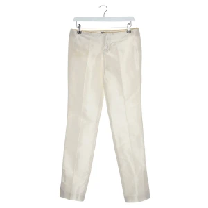 Gucci Hosen (creme, Gr. 32) Seide - gebraucht, Stoffhose mit Bügelfalte & glänzendes Finish