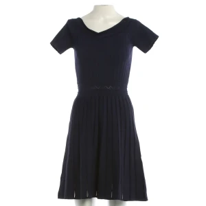 Sandro Kleider (navy, Gr. 34) Viskose - gebraucht, Strickkleid mit geripptes Strickmaterial & Plissee-Rockteil