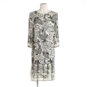 Riani Kleider (weiß, Gr. 40) Viskose - gebraucht, Kleid mit Knopfverschluss am Rücken & Volantsaum