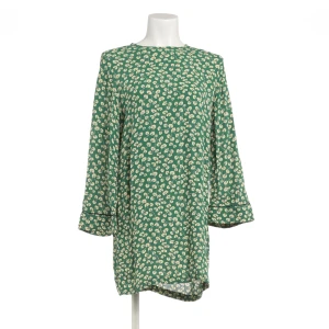 Ganni Kleid 38 Grün (grün, Gr. 38) Viskose - gebraucht, Damen Paspelierung an den Ärmelenden, Allover-Blumenmuster