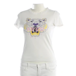 Kenzo Tiger T-Shirts (weiß, Gr. XS) Baumwolle - gebraucht, T-Shirt mit Tiger-Grafik auf der Vorderseite & Kenzo Paris Logo-Aufdruck