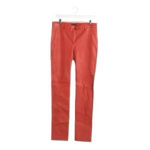 Escada Hosen (rot, Gr. 36) Leder - gebraucht, Lederhose mit Knopfverschluss & Gürtelschlaufen
